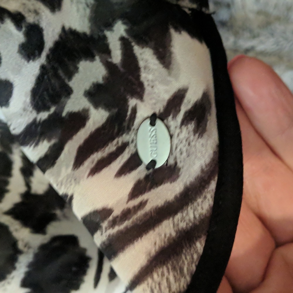 GUESS top. - Picture 5 of 5